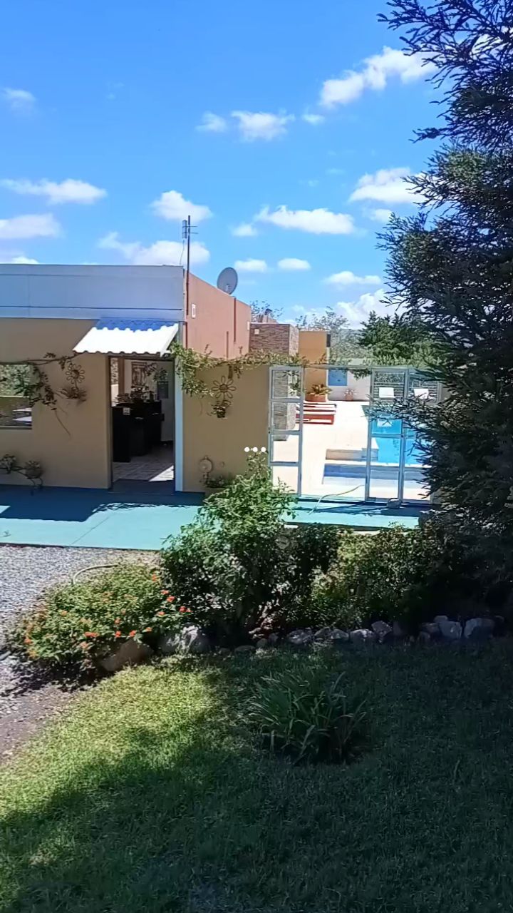 Piscina entre el verde